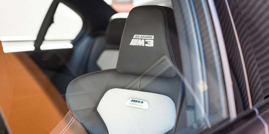 Детали интерьера BMW M3 30 Years M3 (F80) 2016 года  (AU) (фото 13 из 24)
